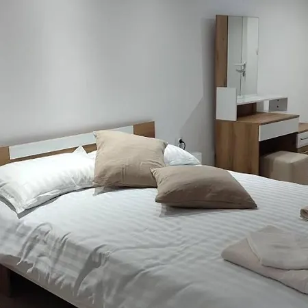 Arts - Beautiful For 8 Persons 大特尔诺沃